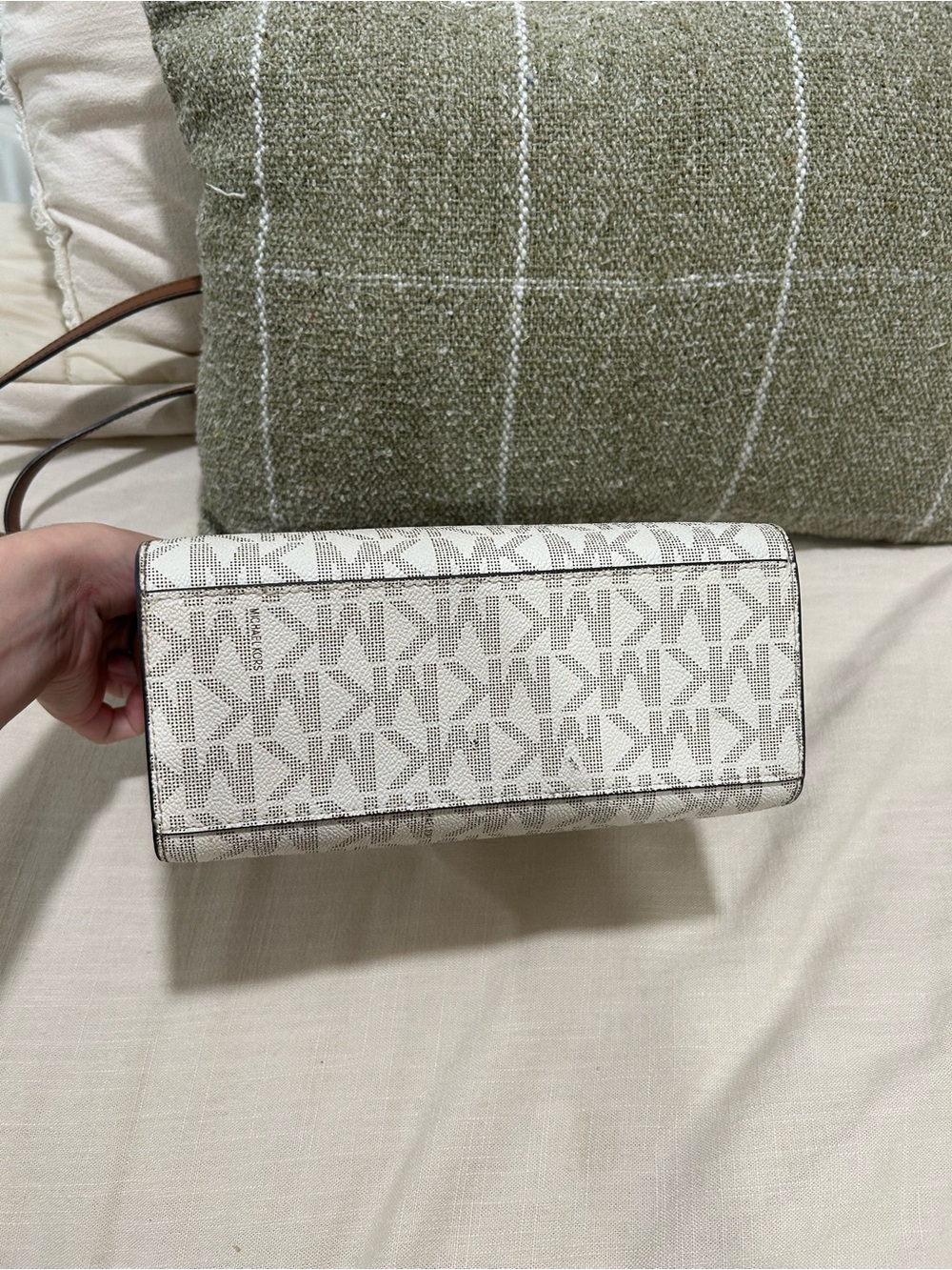 Michael Kors Beige/Acorn Logo Crossbody with Gold Hardware - Picture 5 of 5